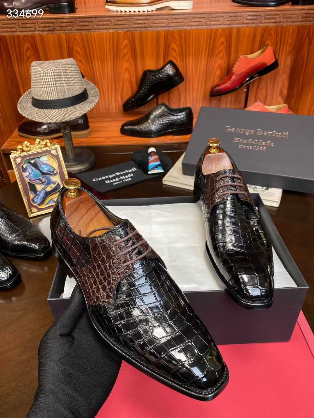 Whole-Cut Crocodile Leather Oxford