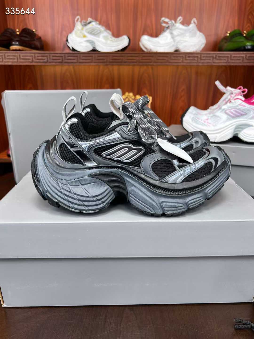 6XL Technical Runner Sneaker